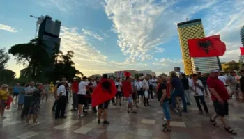 Dita e 47-të e protestës, qytetarët mblidhen tek sheshi Skënderbej