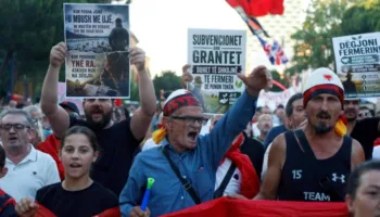 Dita e 50-të e ‘Revolucionit të Flamingove’/ Gazeta holandeze: Protestuesit kërkojnë dorëheqjen e Ramës