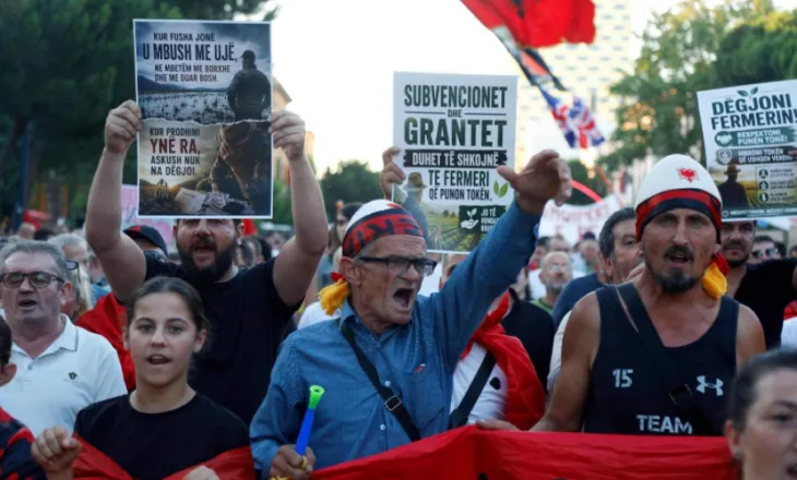 Dita e 50-të e ‘Revolucionit të Flamingove’/ Gazeta holandeze: Protestuesit kërkojnë dorëheqjen e Ramës