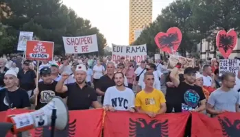 Dita e 53-të e protestës para Kryeministrisë: Nesër të gjithë para Kuvendit