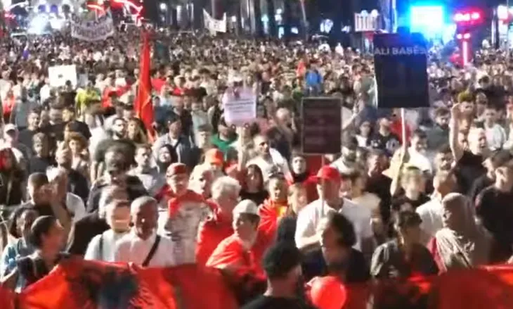 Dita e 56-të e protestës, nis marshimi i qytetarëve në rrugë