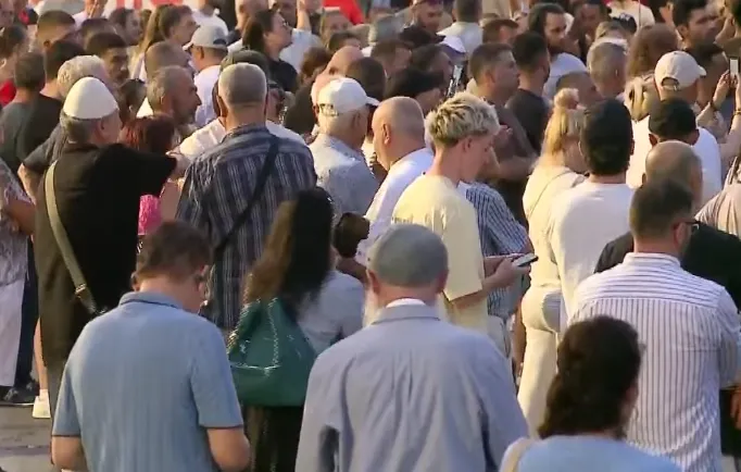 Dita e 58-të, protestuesit mblidhen para Kryeministrisë