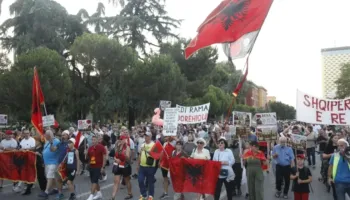 Dita e 59-ë e tubimit para Kryeministrisë, protestuesit thirrje kundër klasës politike: Ju erdhi fundi!