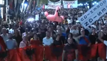 Dita e 60-të e protestës, nis marshimi i qytetarëve në rrugë