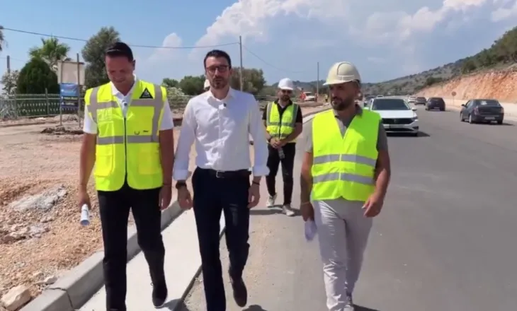 “Do jetë gati në fillim të gushtit”, ministri Karakaçi inspekton punimet për rrugën e re në hyrje të Ksamilit