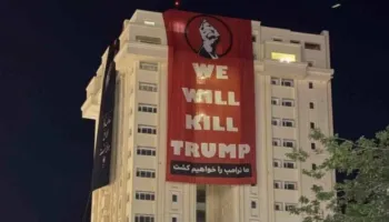 “Do ta vrasim Trumpin”/ Banderolat kërcënuese në ceremoninë mortore të Khameneit, reagon presidenti amerikan