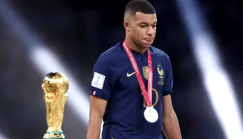 “Do të na dhembë gjatë”, letra e ndjerë e Kylian Mbappé pas humbjes në Botëror