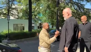 Do të performojë mbrëmjen e sotme në Tiranë, këngëtari Kanye West pritet në Kryeministri nga Rama dhe ministri Gonxhja