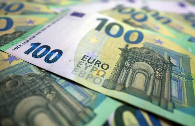 Dobësohet euro, thyen rekorde/ Arrin nivelin më të ulët, ja me sa këmbehet