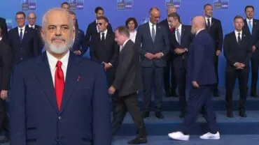 Donald Trump e injoroi/ CNN turk: Liderët e NATO-s qeshën kur panë Ramën me atletet e bardha, në nisje të Samitit…