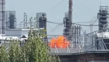 Droni ukrainas godet rafinerinë ruse të naftës në Tyumen, publikohen pamjet (VIDEO)