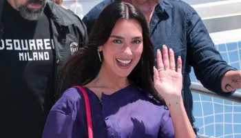 Dua Lipa fshin nga Instagrami fotot e Kep Merlit, veprimi ngjall debat pas podcastit me Lea Ypin