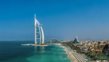 Dubai shpërblen banorët që sjellin turistë