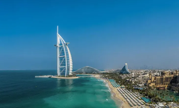 Dubai shpërblen banorët që sjellin turistë