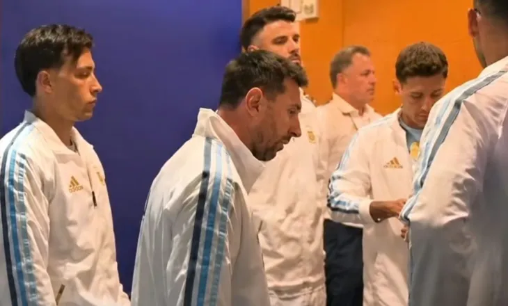 “Duhej vetëm të dilnin dhe të luanin”; babai i Mac Allister zbulon fjalimin e Messit para finales