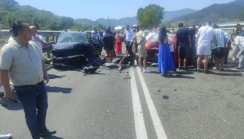 Dy automjete përplasen në segmentin Milot–Rrëshen, zjarrfikset ndërhyjnë për nxjerrjen e të plagosurve