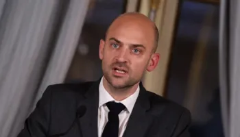 Dy diplomatë francezë iu nënshtruan një ‘akti jashtëzakonisht të rëndë frikësimi’ në Iran