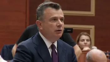 Dy ndërprerje në Kuvend, Balla kërkon shtyrjen e raportimeve të institucioneve për seancën e ardhshme