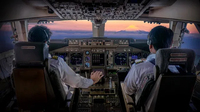 Dy pilotë zviceranë pezullohen para fluturimit, dyshohet se ishin nën efektin e alkoolit