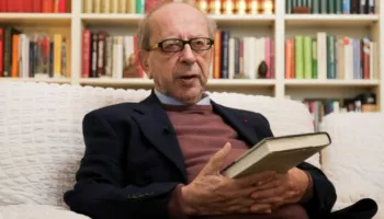 Dy vjet pa gjeniun e letërsisë shqipe, Ismail Kadare