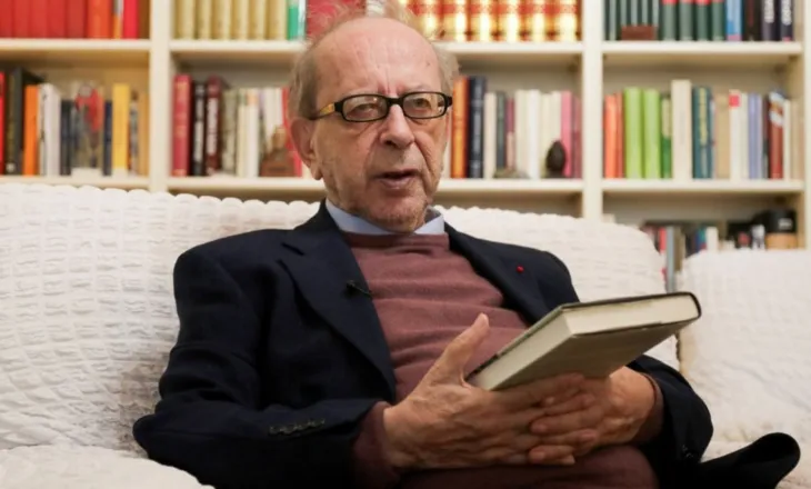 Dy vjet pa gjeniun e letërsisë shqipe, Ismail Kadare