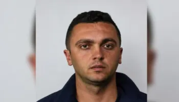 Dyshohet se ishte pjesë e sherrit të Denis Tafilit në Shkallnur, AMP sekuestron armën e policit të Durrësit!