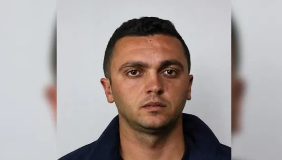 Dyshohet se ishte pjesë e sherrit të Denis Tafilit në Shkallnur, AMP sekuestron armën e policit të Durrësit!