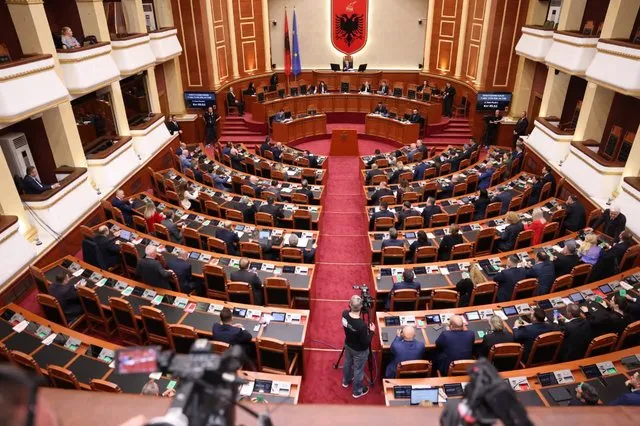 E hënë intensive për Kuvendin, zbardhet rendi i ditës për seancën plenare