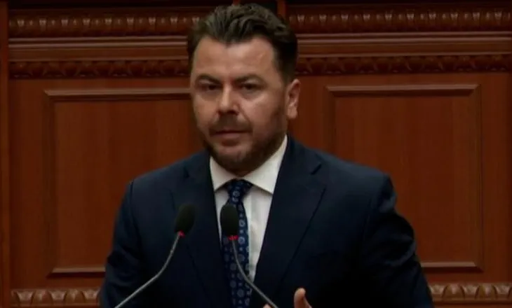 “E keni kthyer vendin në këtë derexhe”/ Kapri “shpërthen” në Kuvend: Mendoni se jeni pronarë të Shqipërisë