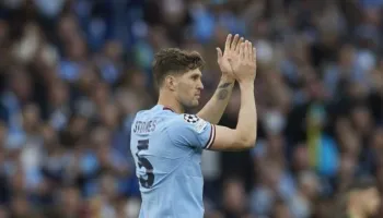 E kërkojnë të gjithë si lojtar të lirë, John Stones shfaqet si objektiv i Chelsea për mbrojtjen