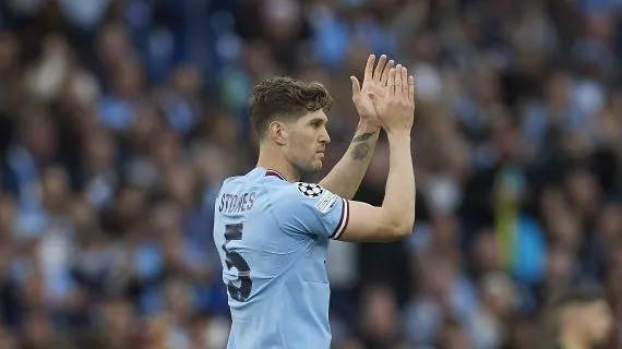E kërkojnë të gjithë si lojtar të lirë, John Stones shfaqet si objektiv i Chelsea për mbrojtjen