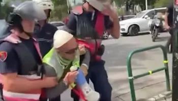 E mbajtën disa orë në Komisariat! Lirohen organizatori Arben Kola dhe një tjetër protestuese
