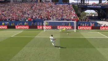 E  PABESUESHME! Mbappe “kopjon” Messin dhe humbet penalltinë (video)