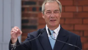 E papritur në Britani, Farage dorëhiqet si deputet