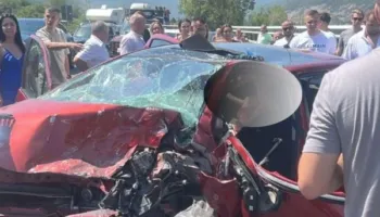 E rëndë/ Makina del nga rruga pranë Rubikut, dy të plagosur përfundojnë në spital