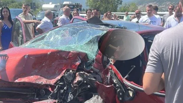 E rëndë/ Makina del nga rruga pranë Rubikut, dy të plagosur përfundojnë në spital