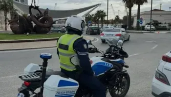 E rëndë në Durrës/ 40-vjeçari plagos me thikë bashkëshorten, shpallet në kërkim