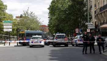 E rëndë në Paris! Plagosen me thikë tre gra