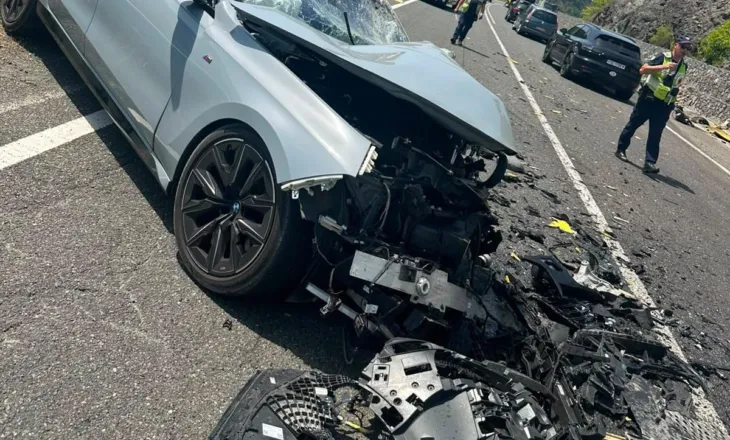 E rëndë në Rrugën e Kombit, makina nga Kosova përplaset me kamionin, 4 të plagosur