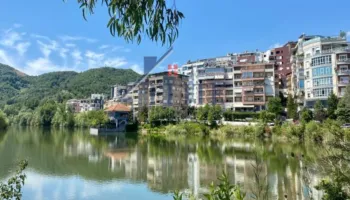 E rëndë në Tiranë/ 40-vjeçarja vetëmbytet në Liqenin e Thatë