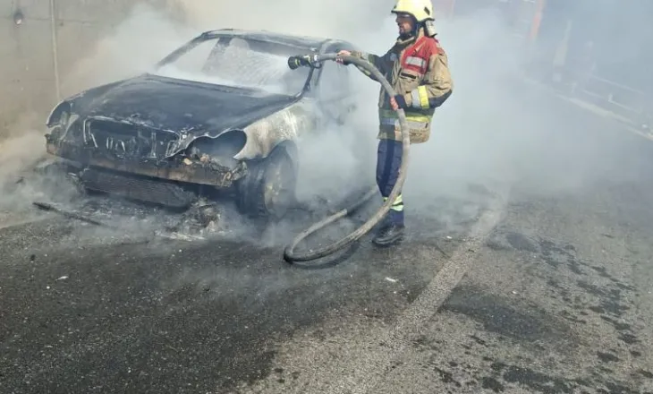 E rëndë/ Shkrumbohet plotësisht mjeti në Vlorë, shkak dyshohet…