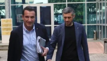 E shkarkoi Ristani, Alban Dokushi rikthehet në detyrë si sekretar i Përgjithshëm i Bashkisë së Tiranës