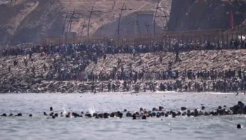 Eksod masiv drejt Spanjës, 49 mijë emigrantë mbërrijnë në Ceuta brenda një dite