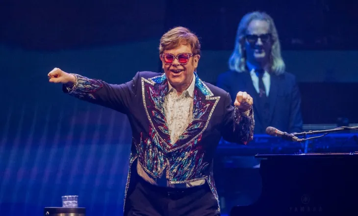Elton John, përtej skenës: kanceri, frika nga vdekja dhe forca për të nisur sërish
