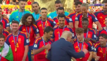 Episodi/ Ja si Trump shkeli rregullat gjatë dhënies së trofeut të Kupës së Botës