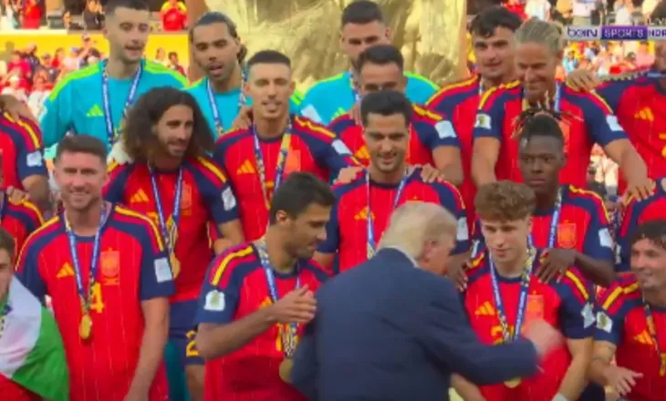 Episodi/ Ja si Trump shkeli rregullat gjatë dhënies së trofeut të Kupës së Botës