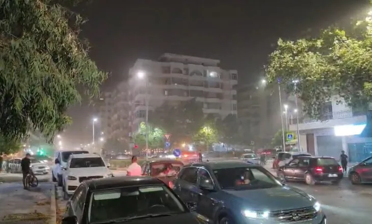 Era e fortë përfshin Vlorën, priten reshje intensive shiu