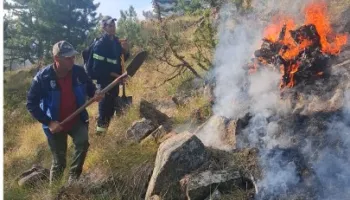 Era e fortë rikthen flakët në zonën Lekas–Voskopojë në Korçë, shtohen forcat ndërhyrëse