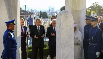 Erdogan përkujton viktimat e Srebrenicës: Nuk do ta harrojmë kurrë këtë gjenocid