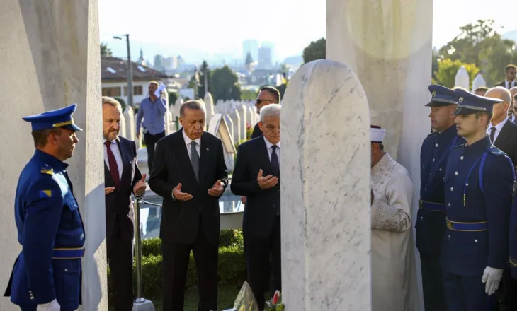 Erdogan përkujton viktimat e Srebrenicës: Nuk do ta harrojmë kurrë këtë gjenocid